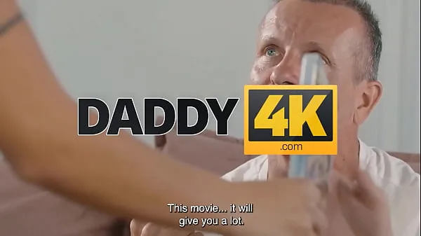 Duża DADDY4K. Il sesso incredibile dell'autore. Sesso bollente con Olivia Sparkle ciepła tuba